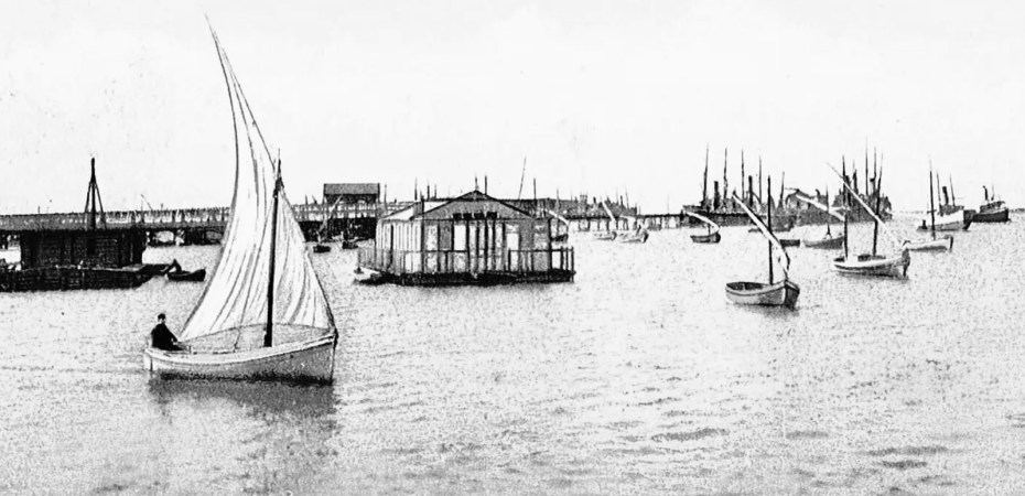 Floating Baths on the Odiel River
