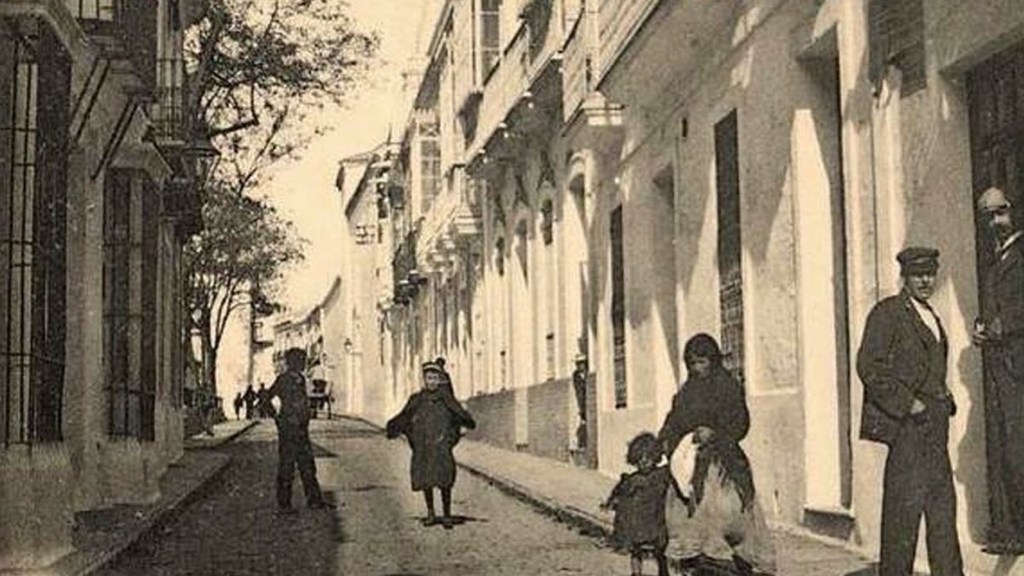 Calle Monasterios, Today named after Manuel Vazquez Lopez