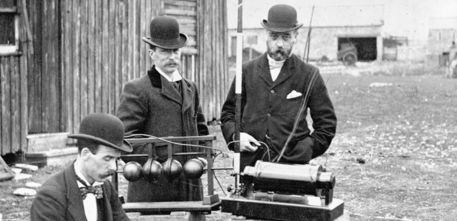 Post office workers with Marconi's wireless telegraph in 1897