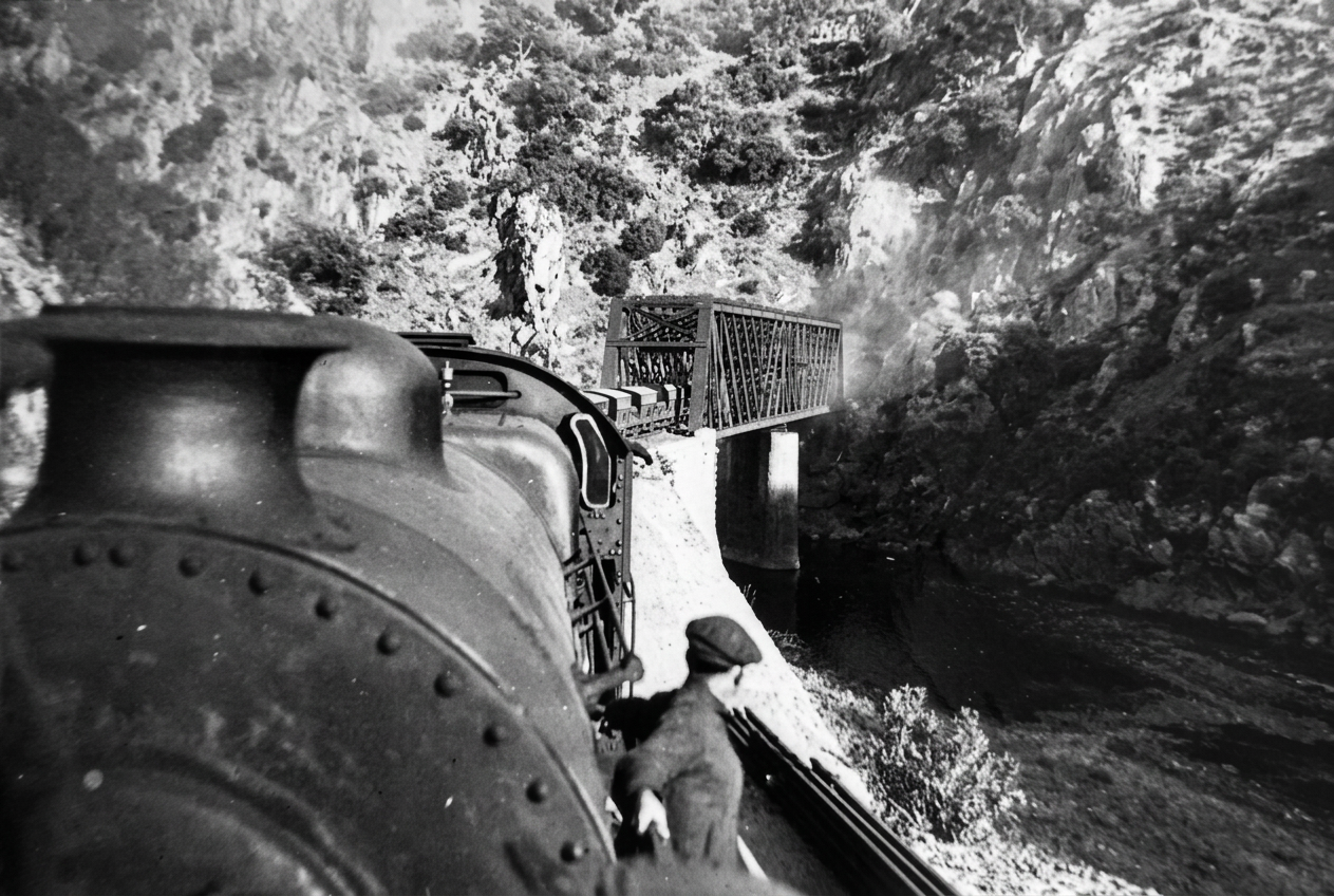 Salomon iron bridge and tunnel on the line from Rio Tinto to Huelva. Still exists today.